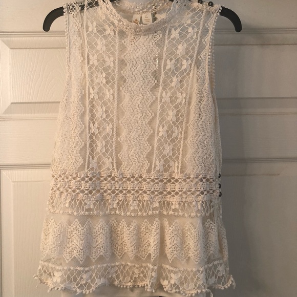 Boutique lace tank - Picture 2 of 5